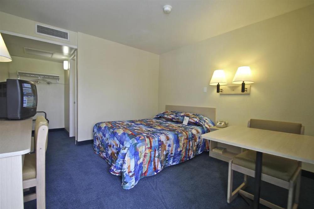 Serrano Village Motel 6-San Bernardino, Ca - North الغرفة الصورة